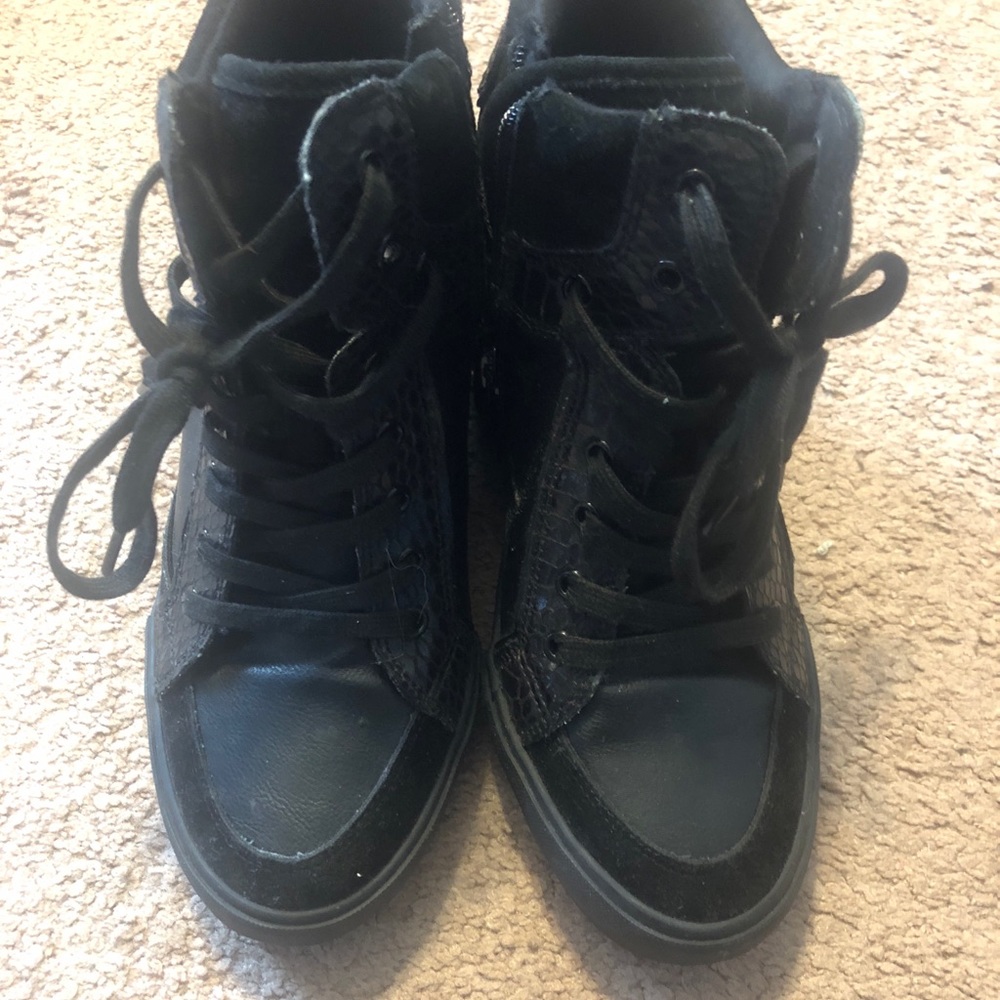 Tennis shoe heels